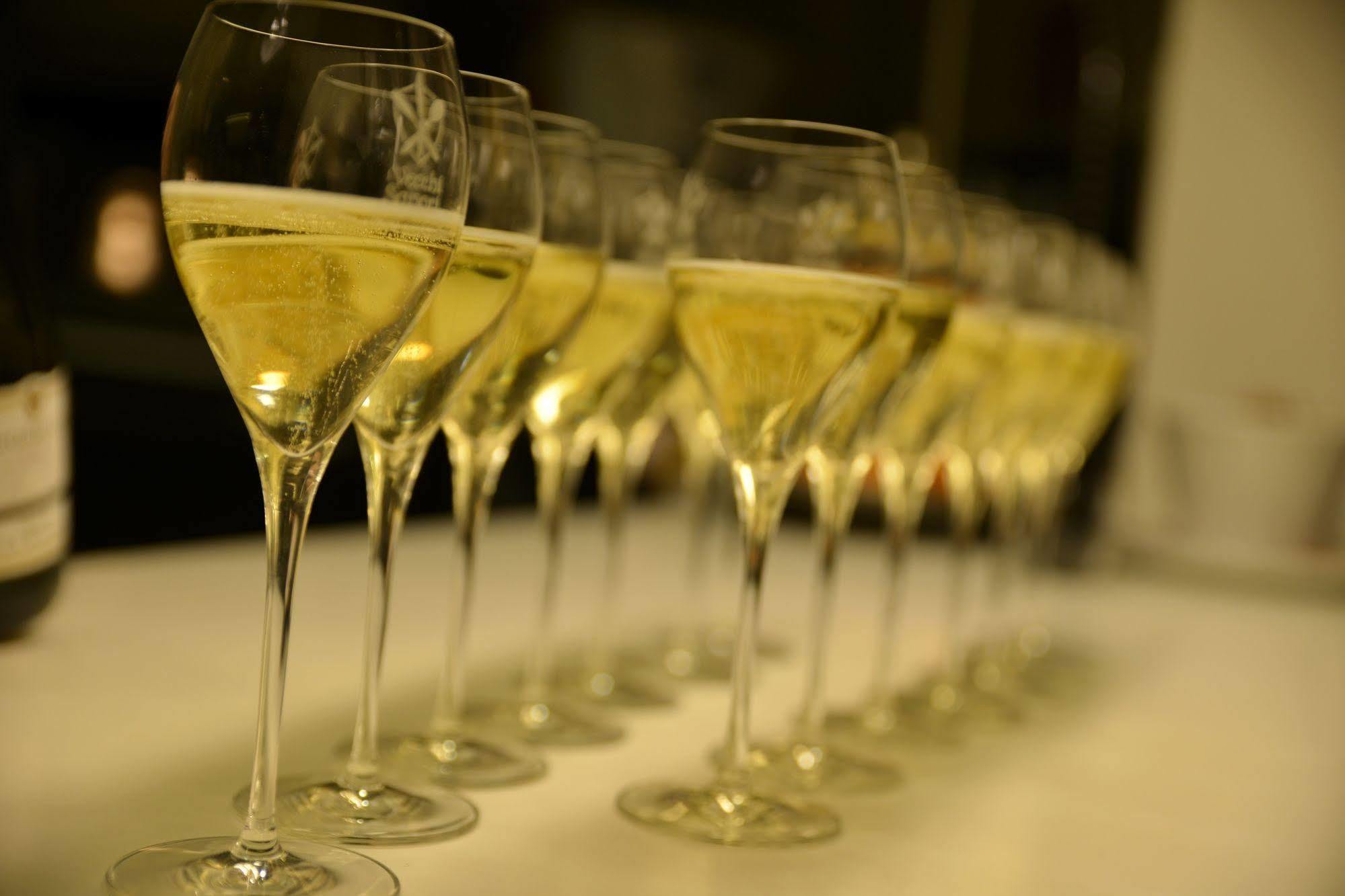 Hotel Miramonti Enoteca Pove del Grappa Kültér fotó