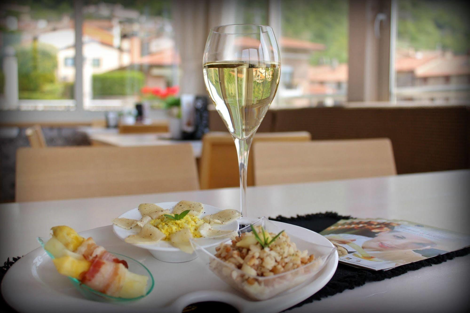 Hotel Miramonti Enoteca Pove del Grappa Kültér fotó